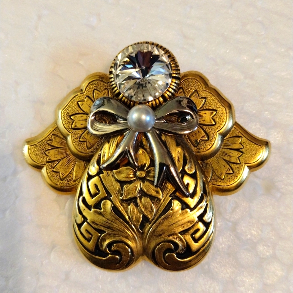 Jane 1995 faux gold and silver rhinestone, pearl angel brooch.